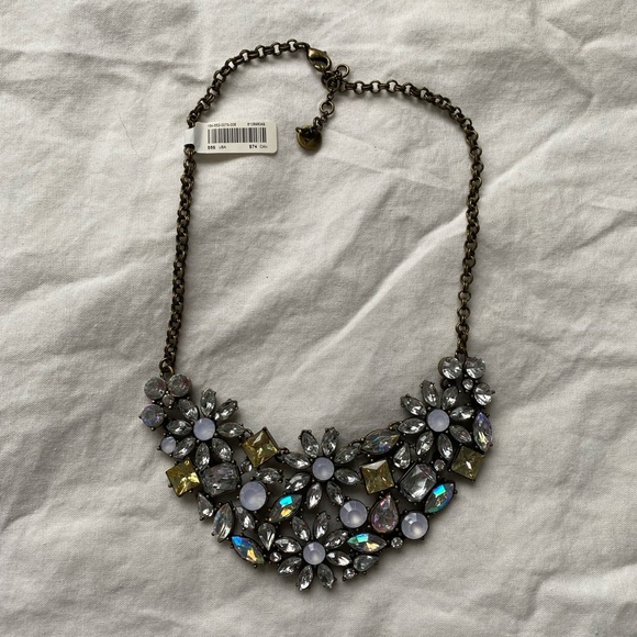 Jewelry - Costume necklace